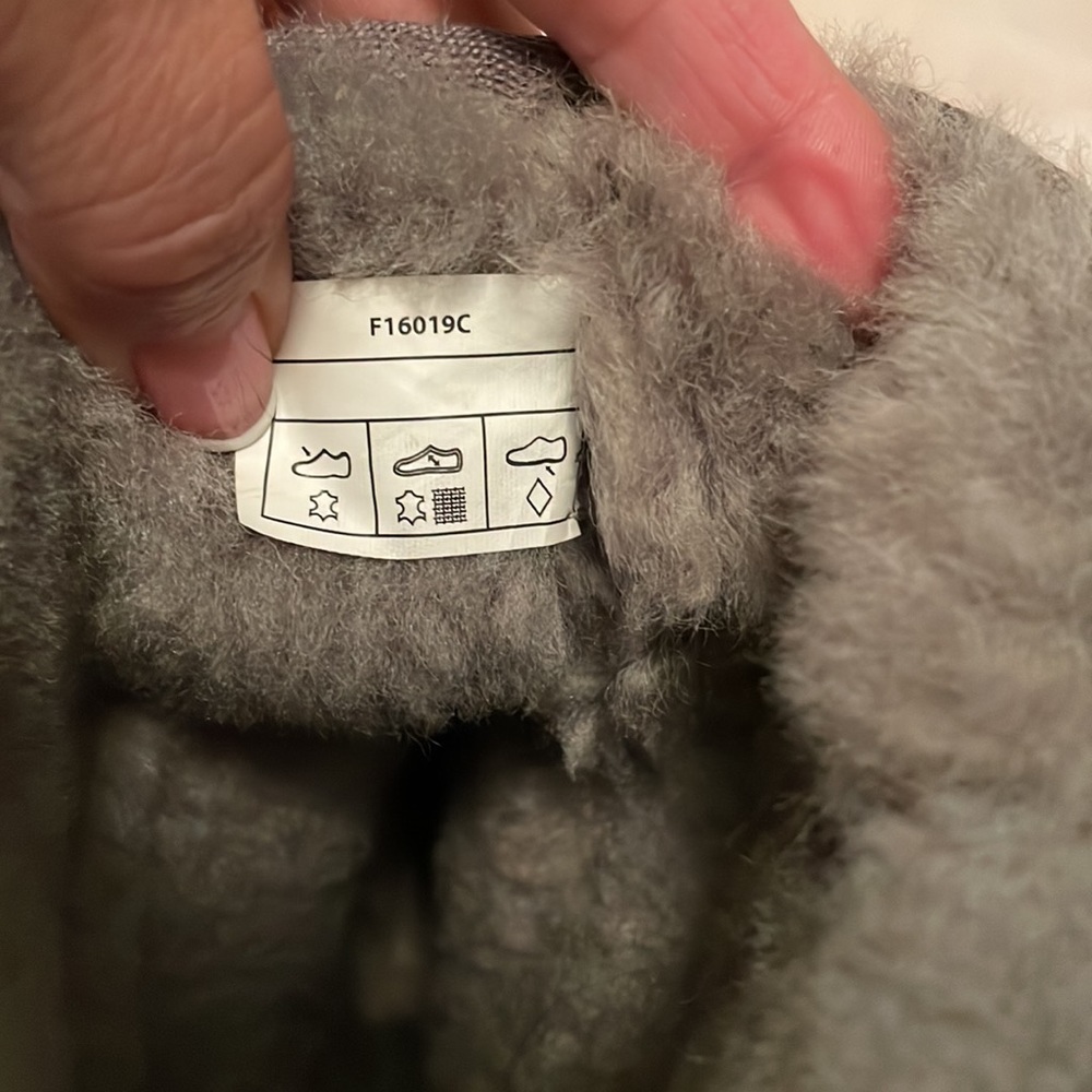 Koolaburra by UGG gray boots size 6 - Picture 6 of 6